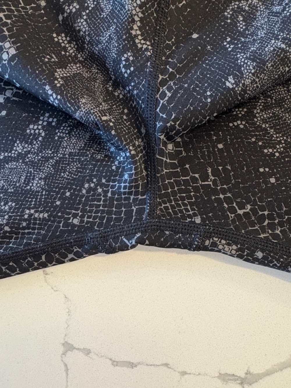 Varley Snake-Print High-Waist Leggings ~ XS ~ 28” Inseam - Picture 3 of 9